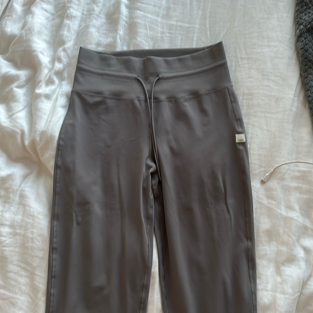 Vuori women’s daily jogger size medium